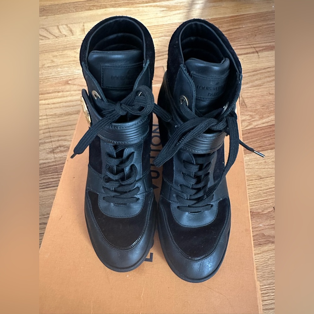 Louis Vuitton women’s Black Leather Sneakers